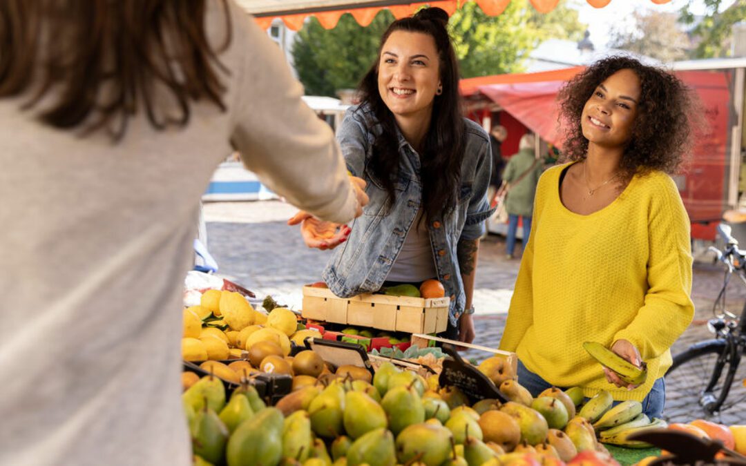 Sommer­liche Markt­at­mo­sphäre in Osnabrück: Abend­markt startet im Juni