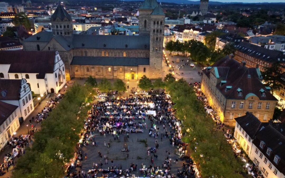 Nacht­floh­markt in Osnabrück: Herbst­liches Trödel­ver­gnügen unter Sternen