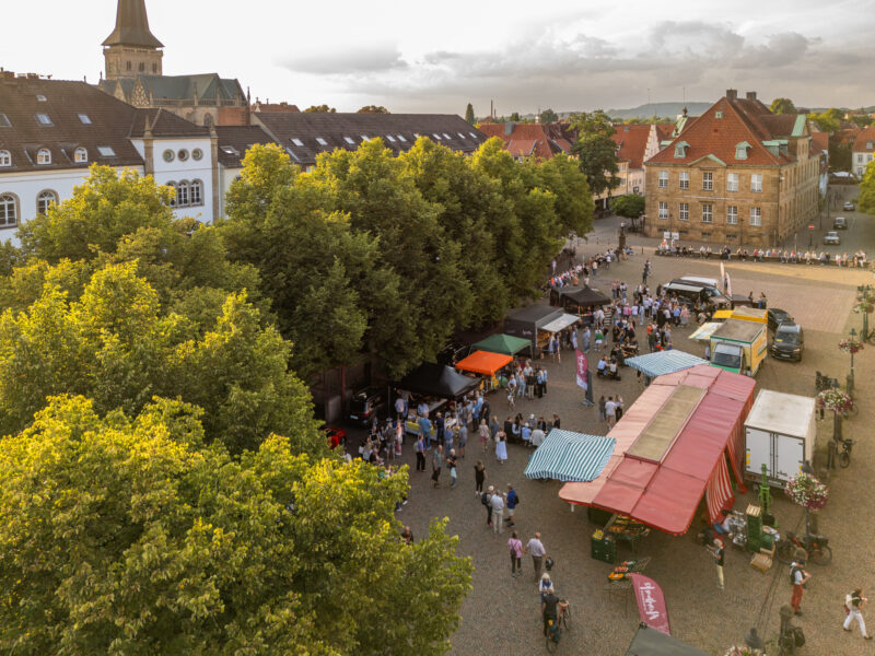 Der Abend­markt vor dem Dom kehrt zurück